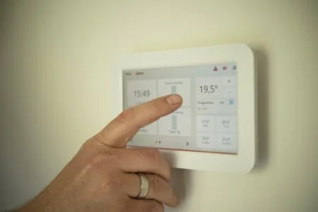 Smartes Thermostat mit App-Steuerung
